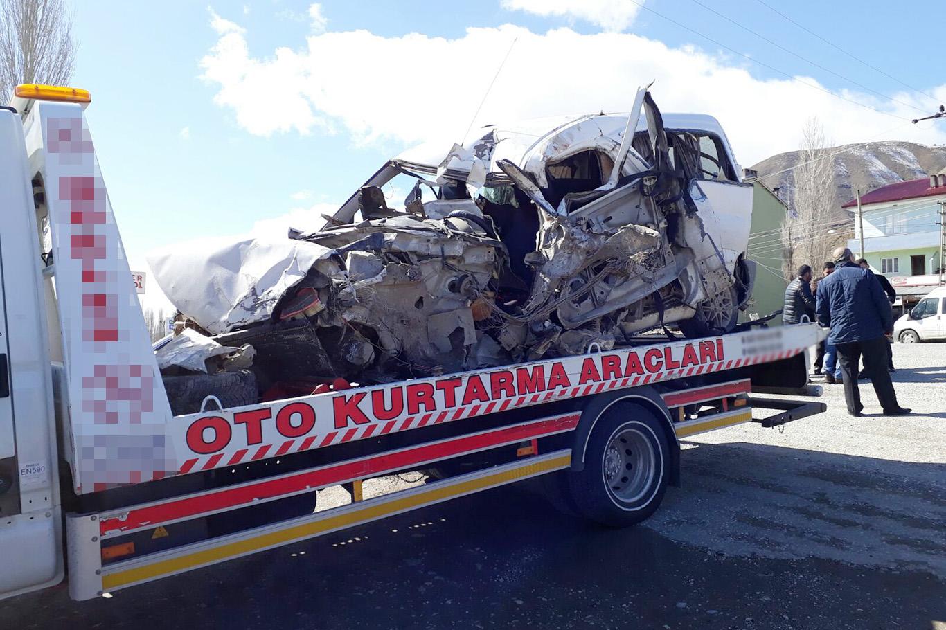 Muş’ta trafik kazası: 2 ölü 4 yaralı Muş’ta trafik kazası: 2 ölü 4 yaralı